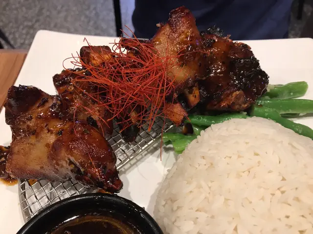 脆爆豬手配黑椒汁+白飯