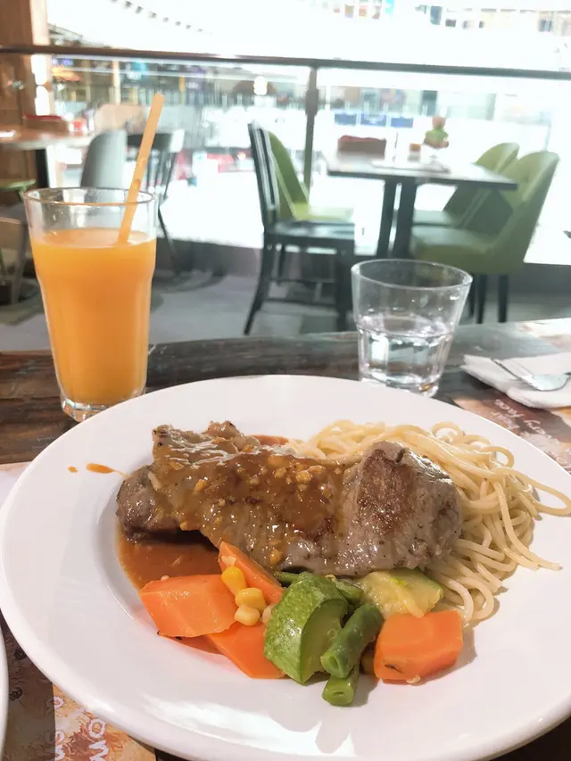 午餐A: 蒜蓉西冷牛扒 