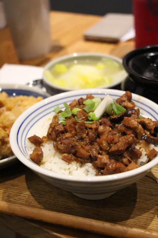 鹽酥雞排滷肉飯