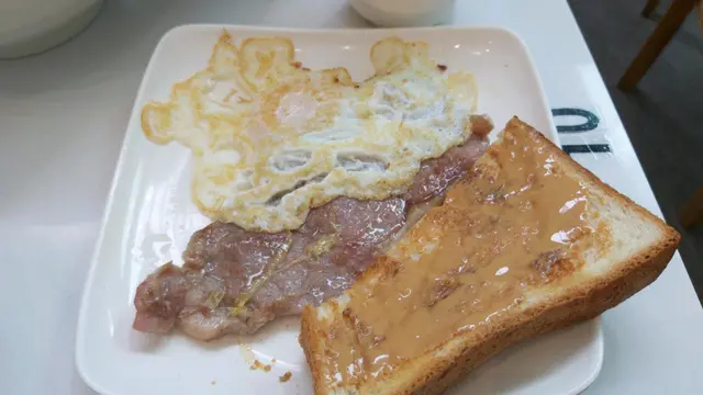 醬多、煎蛋、牛扒@巨人常餐