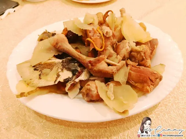 蟲草花天麻燉大魚頭湯