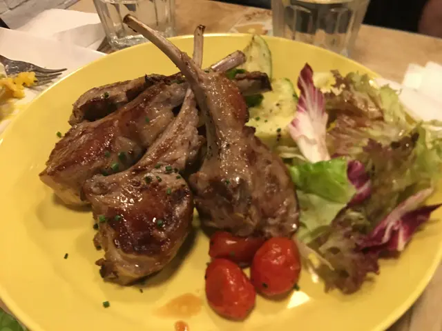烤澳洲羊扒配薯菜