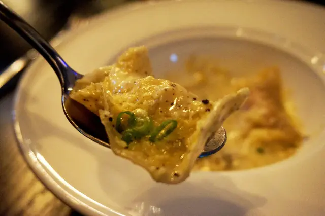 松露白汁免治豬及魚肉雲吞