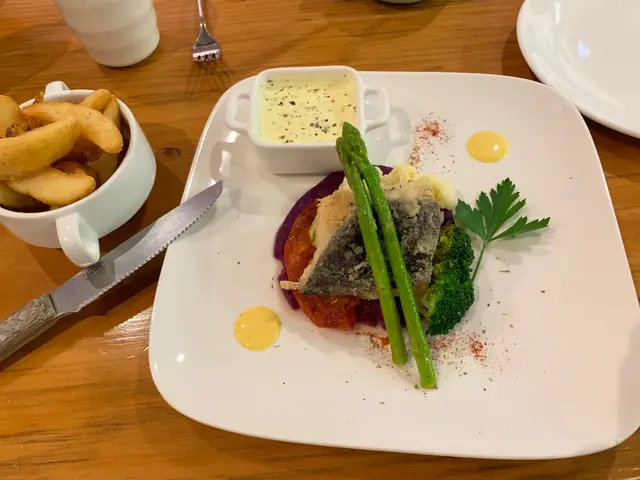 加拿大銀鱈魚配香草忌廉汁配薯角