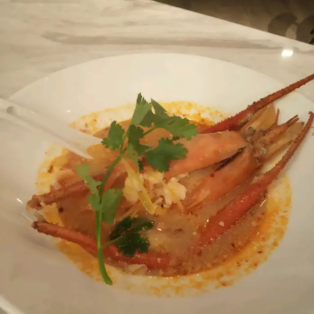 冬陰功湯配意大利雲吞