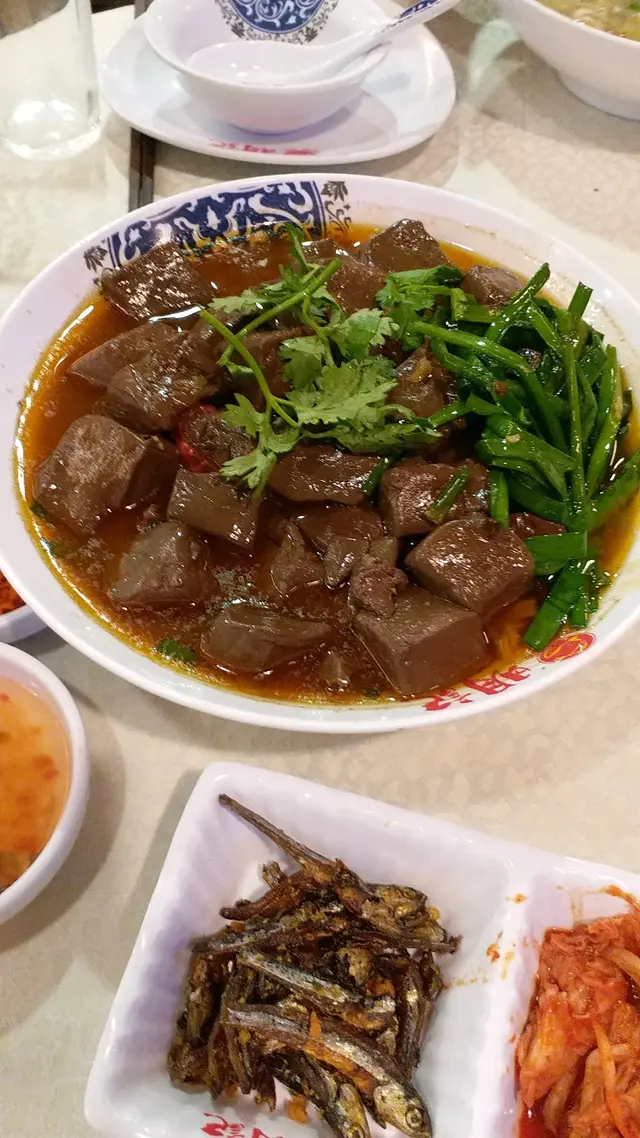 豬紅很滑很燙，超大碗食不完