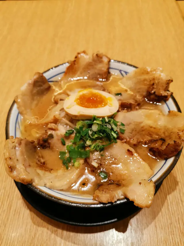 重量級豚肉拉麵