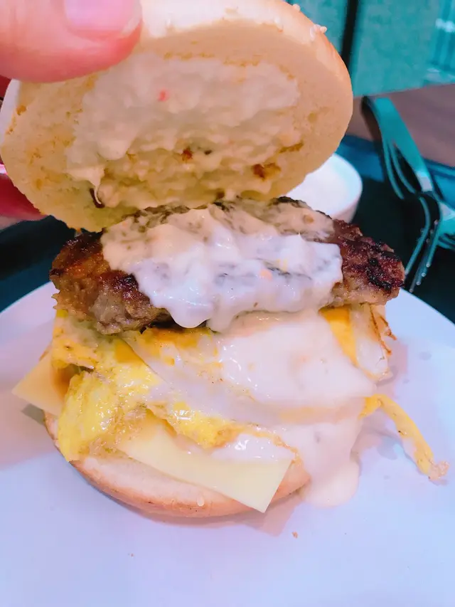 雙層牛肉漢堡包🍔+芝士🧀+蛋🥚
