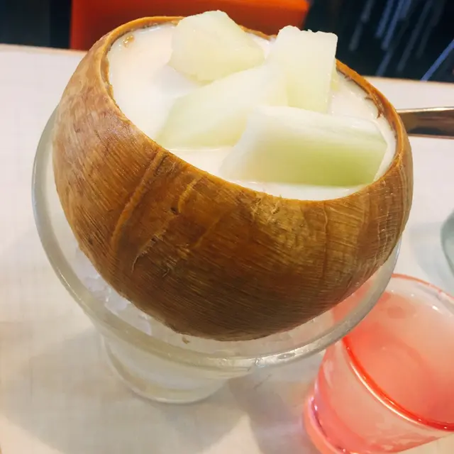 冰鎮椰皇配椰皇水
