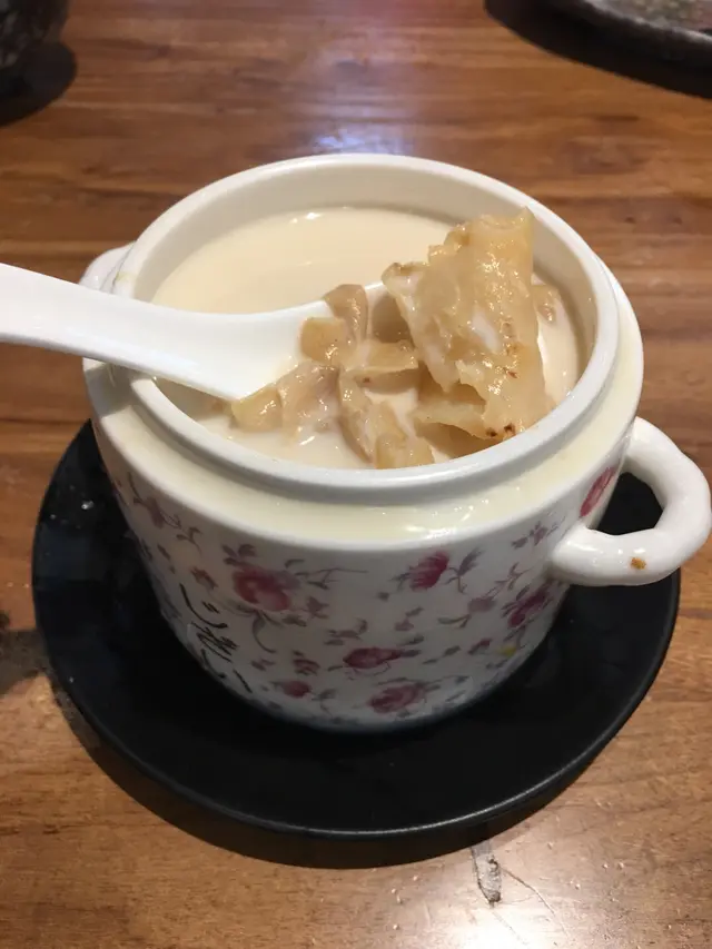 花膠紅棗燉鮮奶