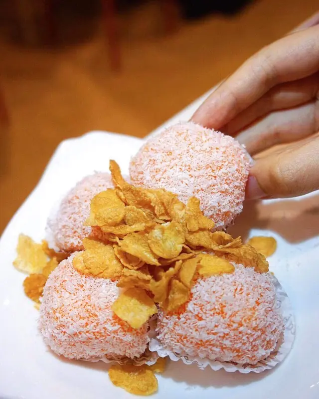 芒果糯米糍四粒+粟米脆脆