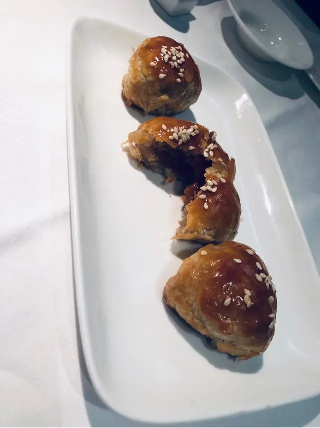 西班牙黑豚肉叉燒酥