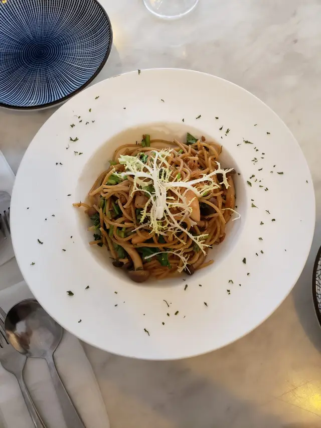 香蒜芫茜什菌炒意粉, 外觀吸引,食落驚喜