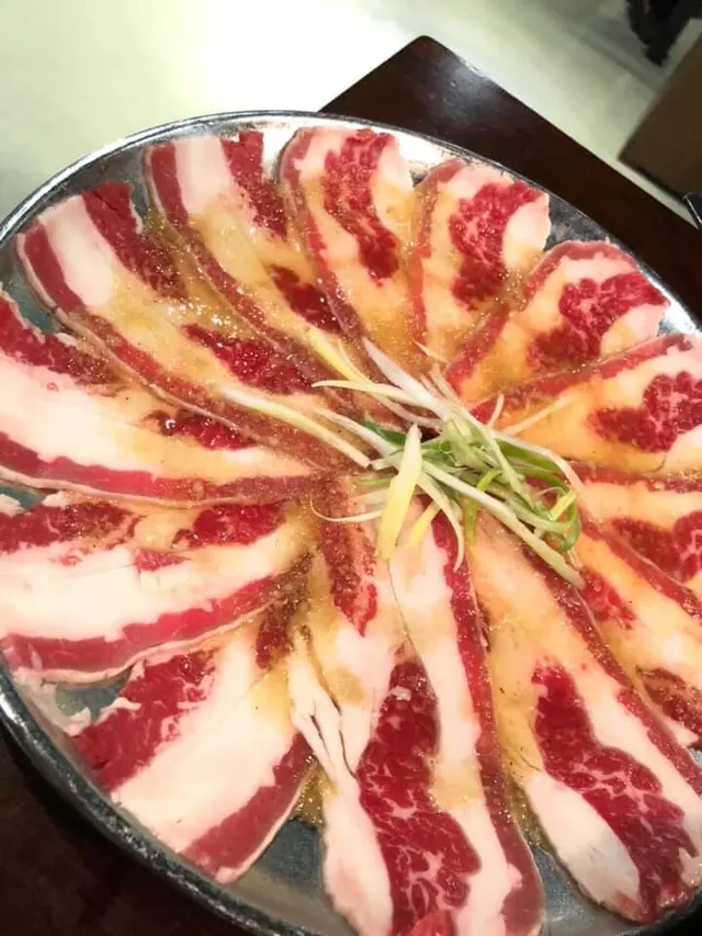 燒到D肥油走哂之後包生菜，别有一翻風味