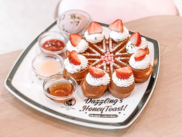 草莓繽紛冰淇淋鬆餅