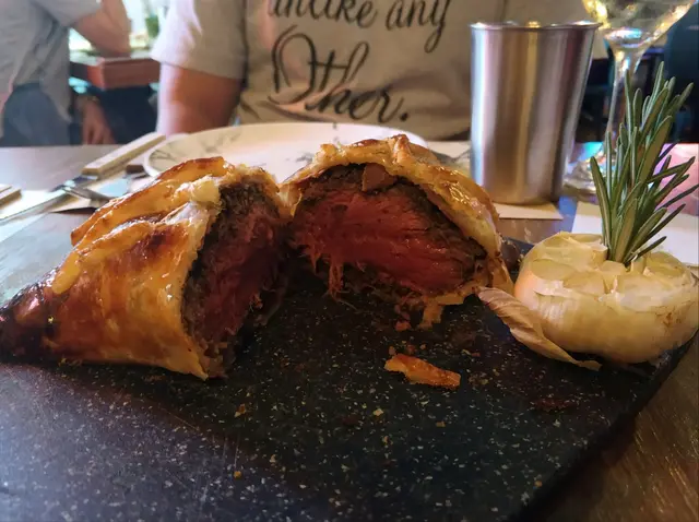 預先打左電話book，啲菇調味剛剛好，酥皮好脆，牛柳完全唔韌，平靚正