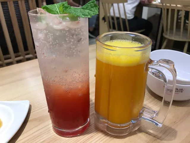 士多啤梨梳打  &    鮮柞南瓜露