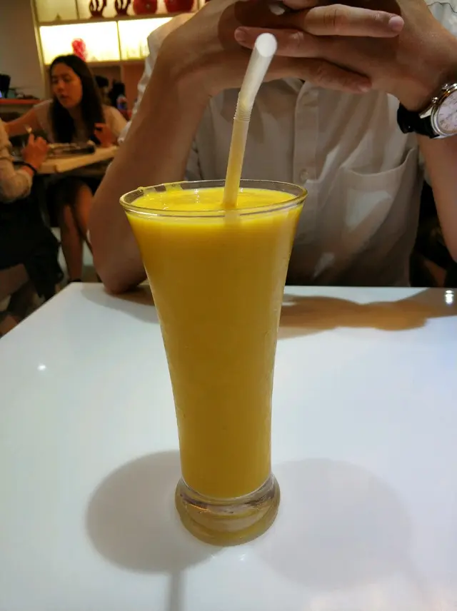 Mango lassi