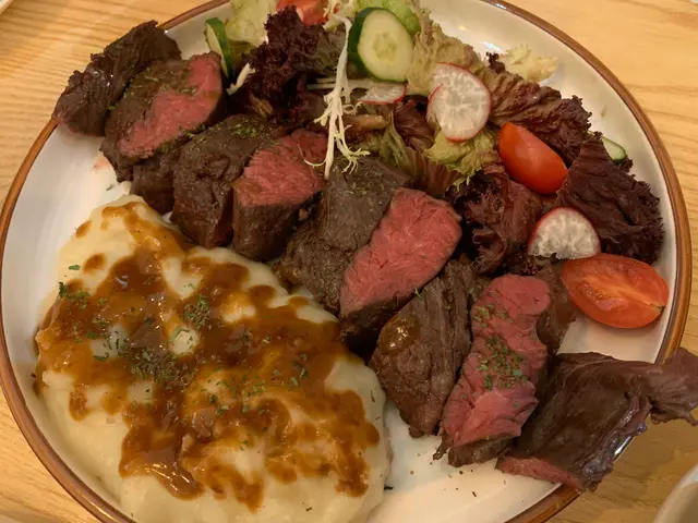 慢煮安格斯腹肉牛排（12oz)伴薯蓉