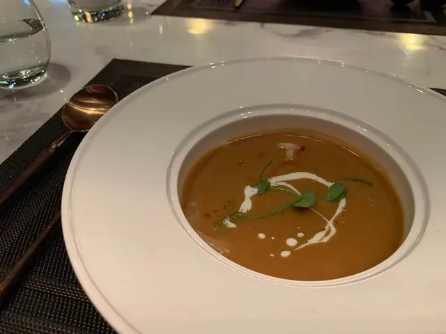 龍蝦湯鮮香濃郁，
加上花膠和螺頭片，加添鮮味和口感！