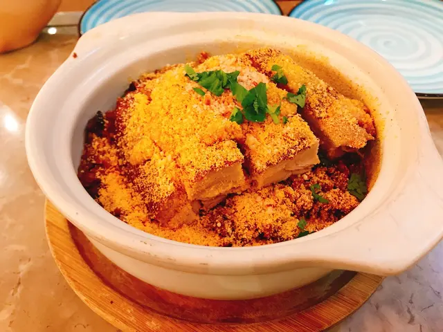 香脆乳豬野菌牛油焗飯