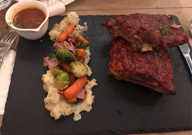 好特出的豬肋骨，食過好多d肉都係鬆散同冇肉，但呢間做得好好肉質有咬口一d都唔梅，份量足夠，再加配菜大滿足！🥰