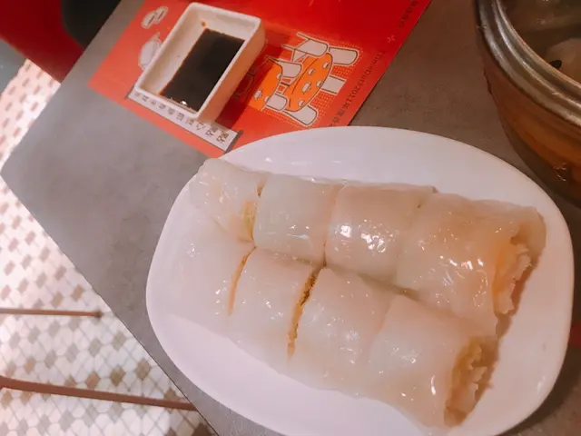 內面脆  外皮柔軟  但略嫌有點油