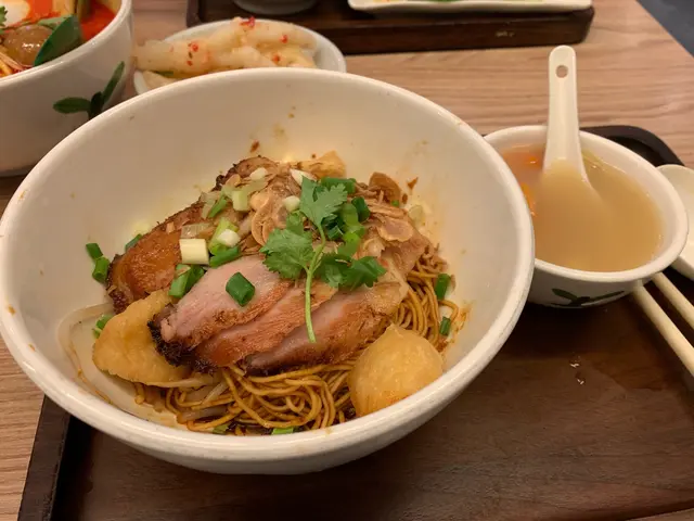 香茅豬頸肉干撈麵