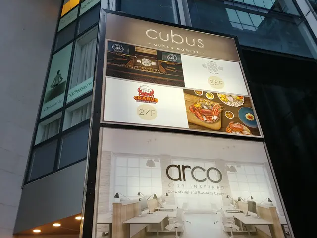 佔地三層(27 & 28/F餐廳,天台酒吧)