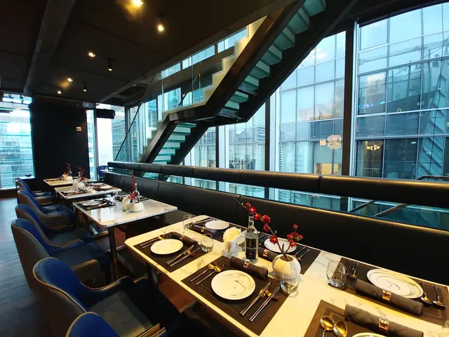 樓梯貫通上下層及天台