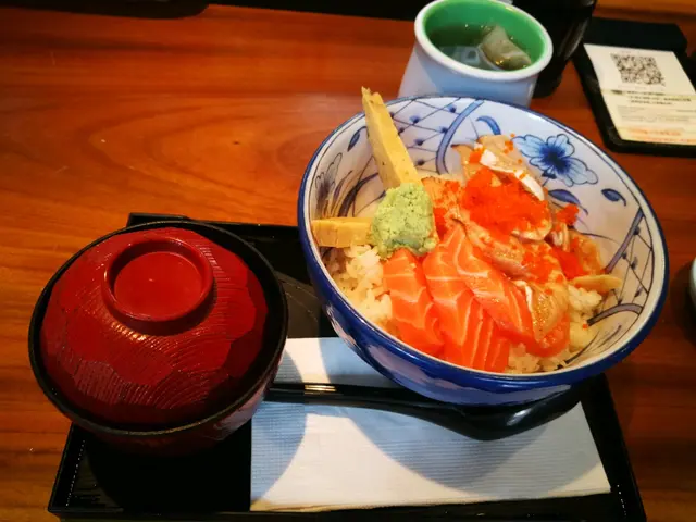 炙三文魚定食丼