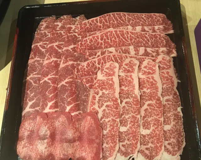 M6澳洲和牛胸肉、M6澳洲和牛舌、M6澳洲和牛下腹腩肉、M6澳洲和牛牛肩胛肉盛合