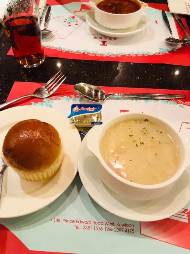 一落完單就會快速上餐包和湯，我係忌廉湯忠實Fans.，✌🏼多料又夠熱