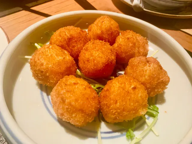 脆金花/炸蝦丸