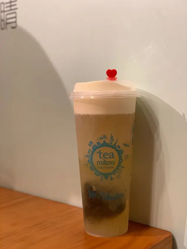 芝士奶蓋白桃烏龍茶