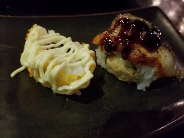 軟殼蟹卷和鰻魚芝士卷