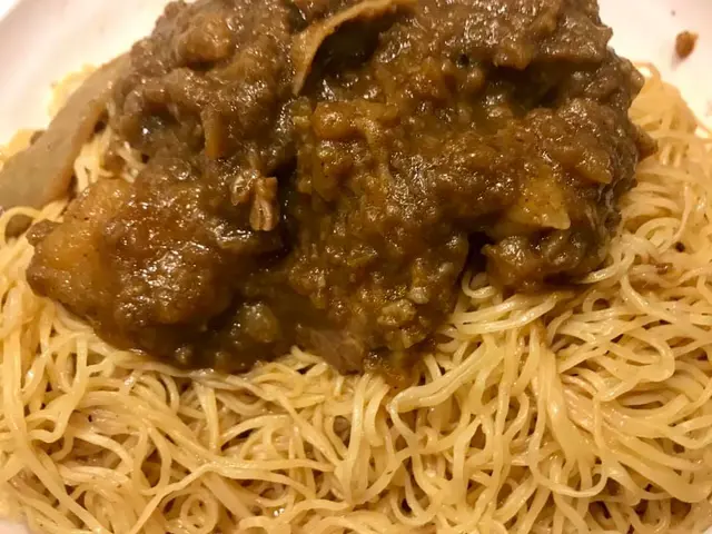 咖哩崩沙腩大辣撈麵