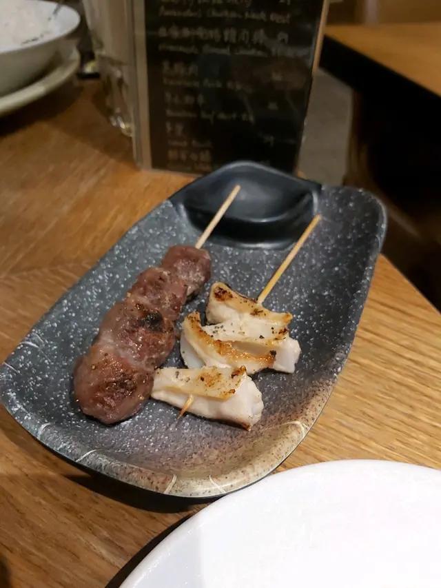 (左)鹿兒島赤雞腎 $29 (右)雞胸軟骨 $30