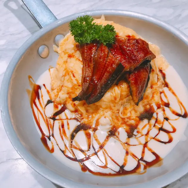 燒鰻魚配蛋包飯