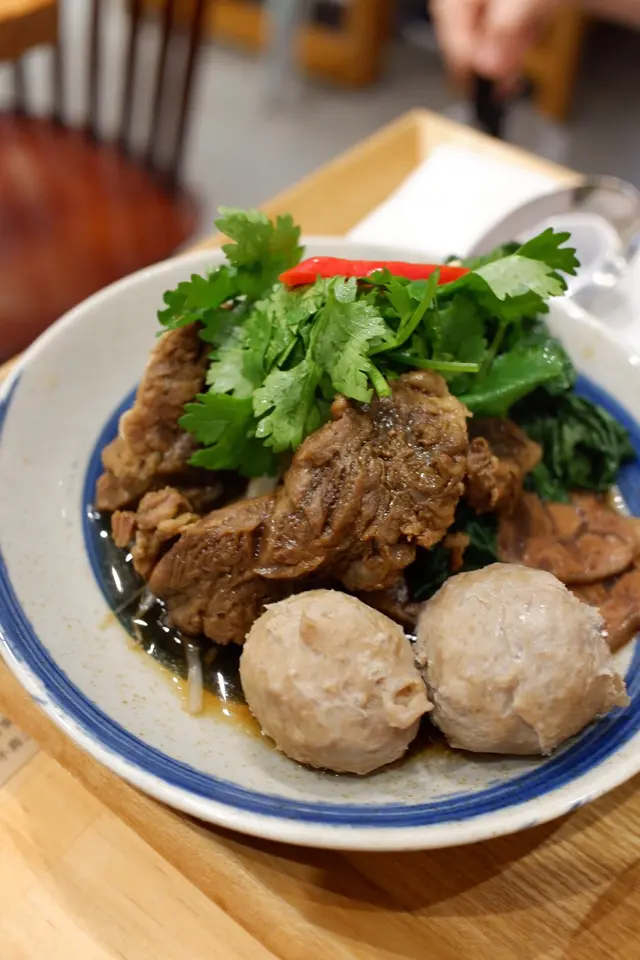 三拼牛肉飯定食