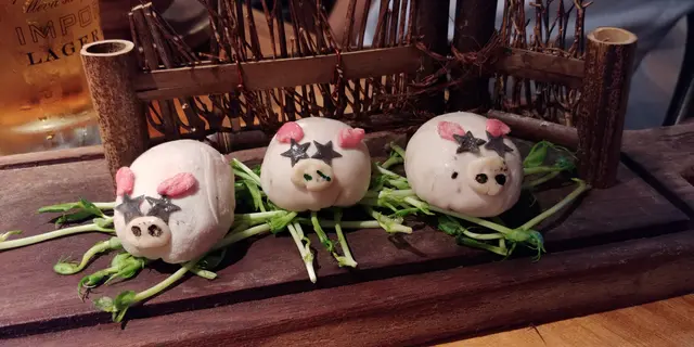 魚子醬匈牙利鬈毛豬肉餃