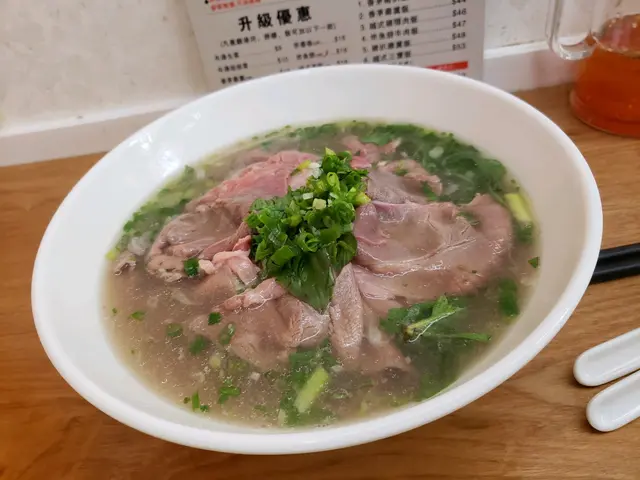 越式牛湯河(肩胛生牛片)