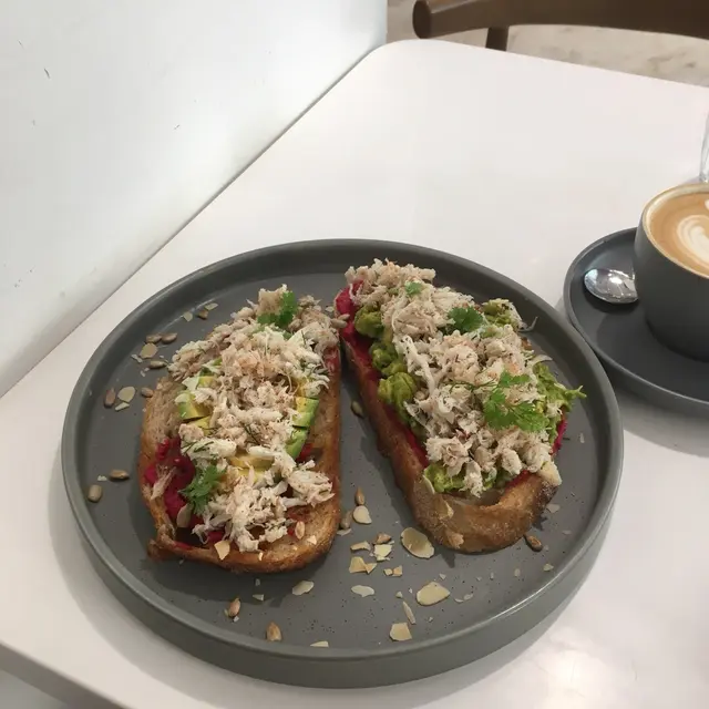 Toast (Sourdough•Beetroot hummus•Avocado•Crabmeat)