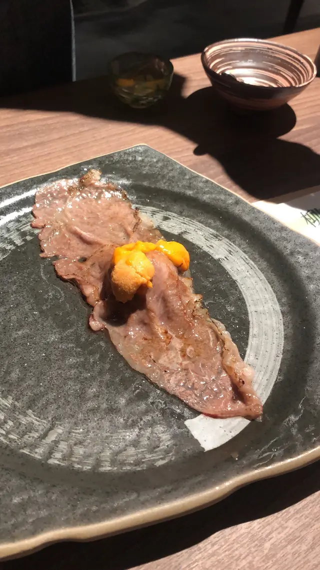 炙燒和牛海膽壽司