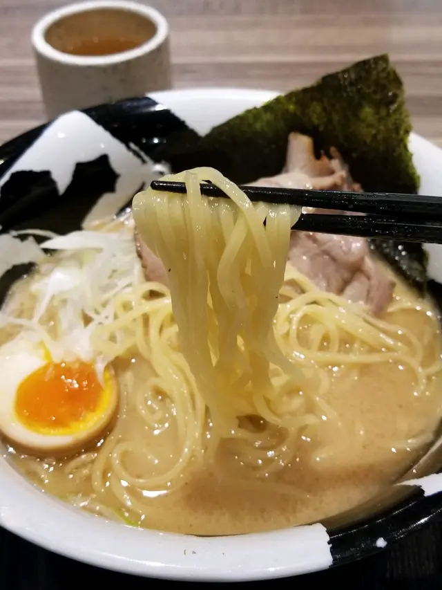 白武骨叉燒拉麵