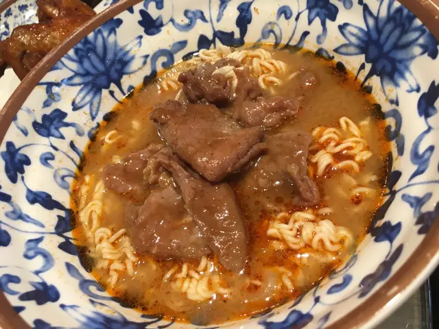 王牌特濃沙爹牛肉公仔麵
