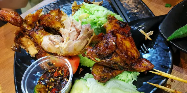 燒雞班蘭尖塔飯