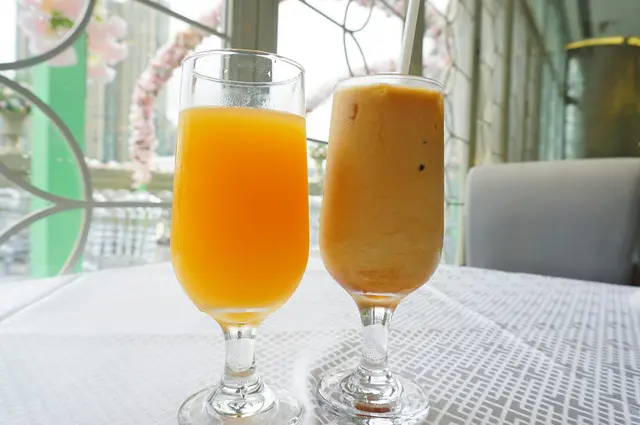 橙汁及凍咖啡