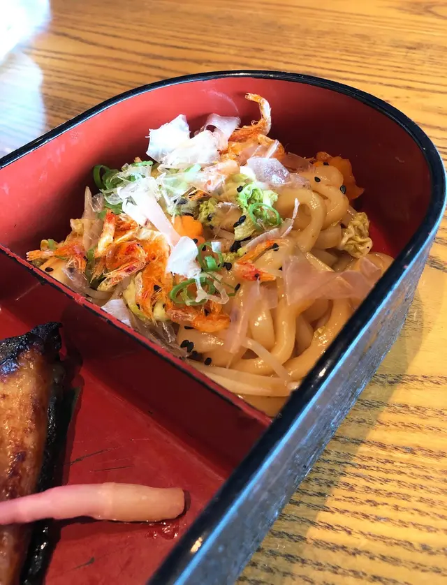 櫻花蝦椰菜炒烏冬