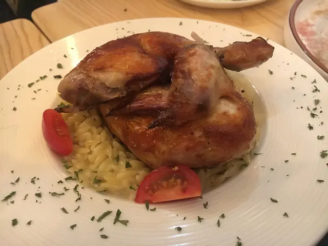 慢煮香草鹽漬春雞燴米型粉